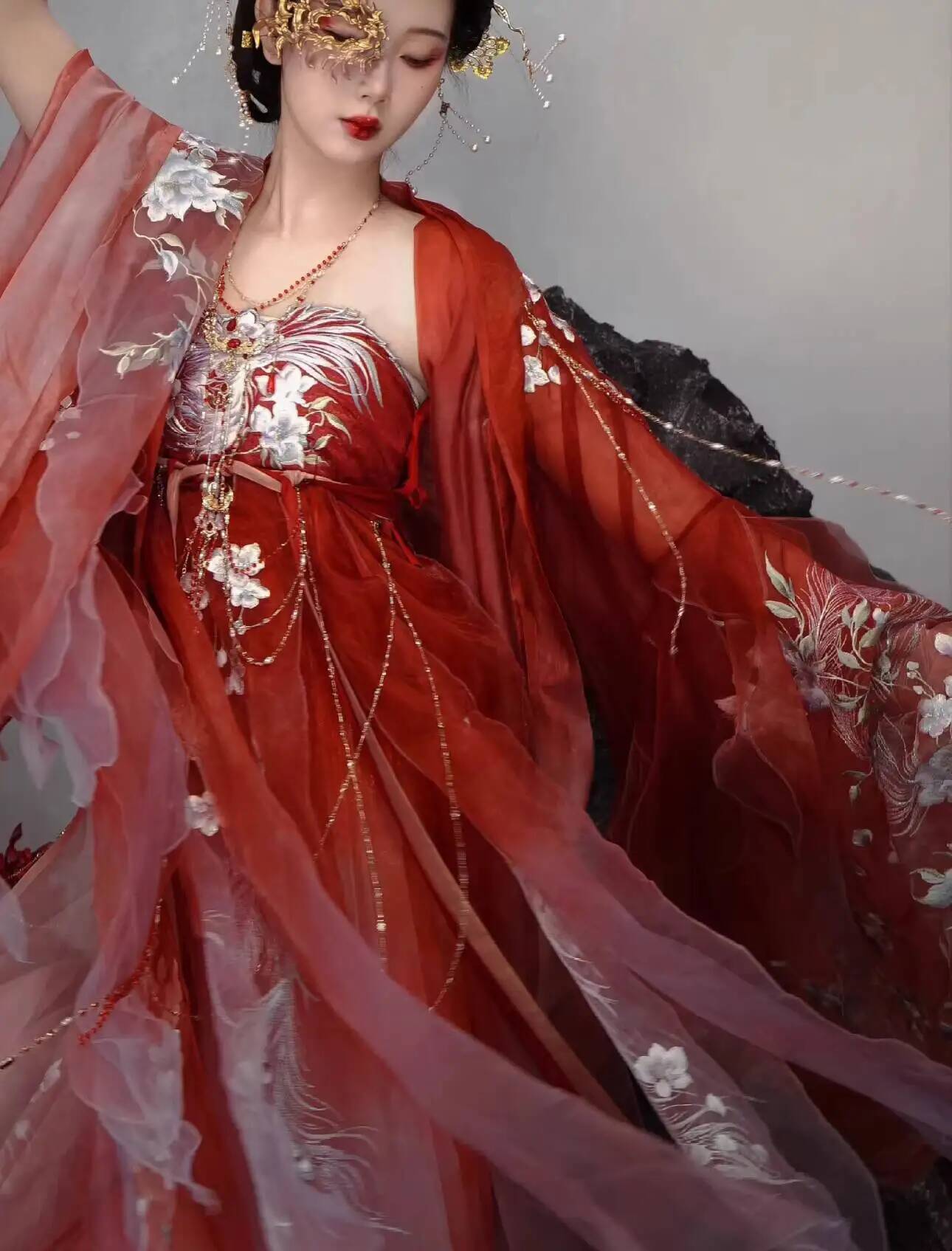 فستان هيزي فاخر مطرز ثقيل للنس - مراجعة Embroidery Dress وسعره