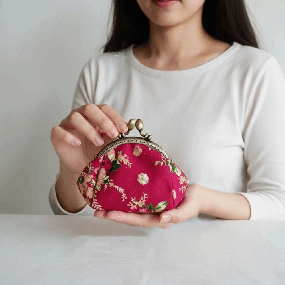 محفظة نقود صغيرة مضادة للضياع  - مراجعة Embroidery Wallet وسعره